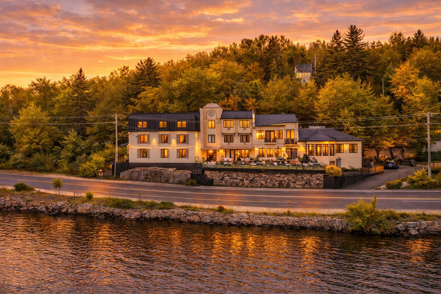 L'Auberge au coucher du soleil